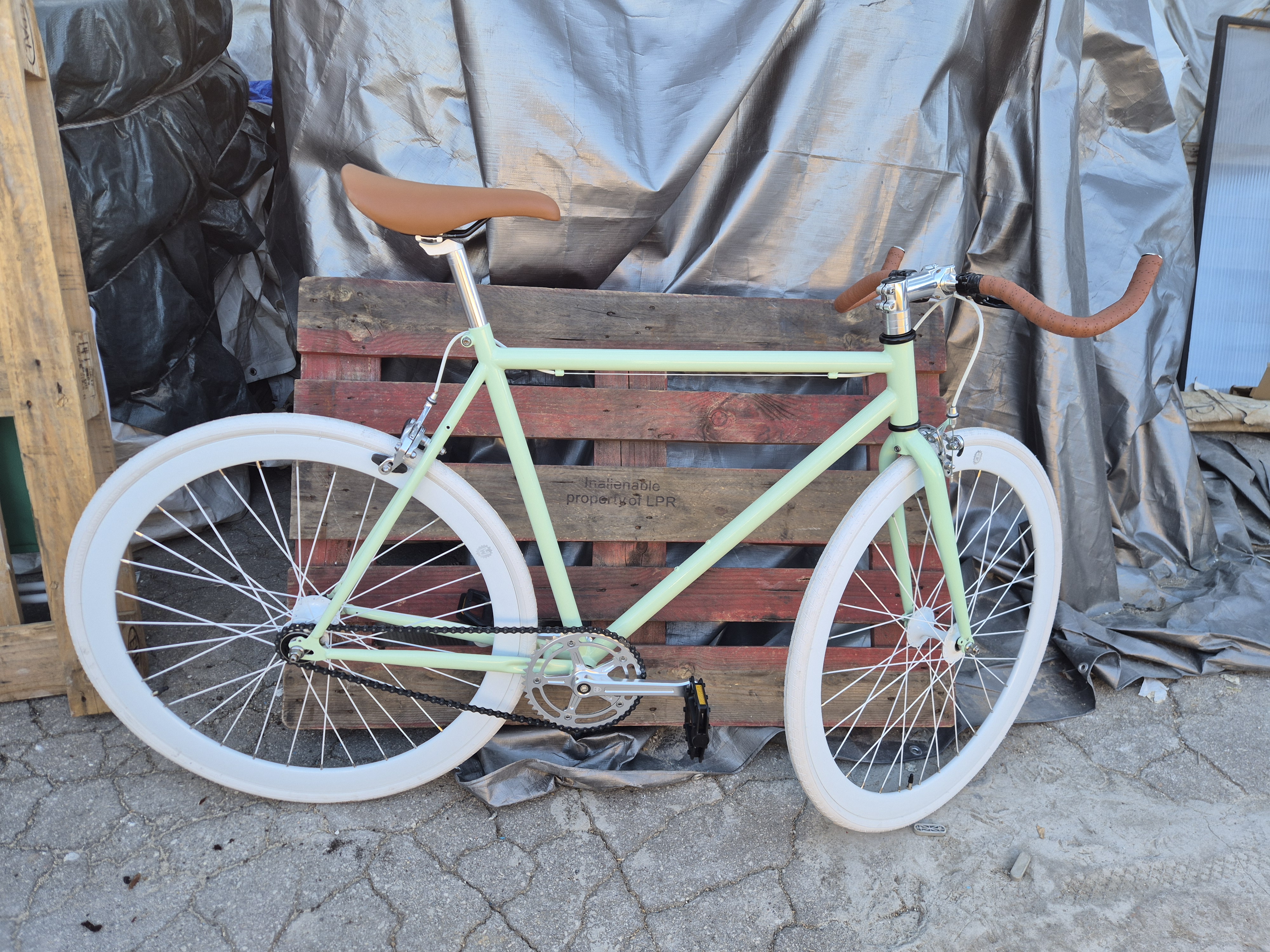 0202 bicicleta fixie verde ruedas blancas 168x100x36 1u